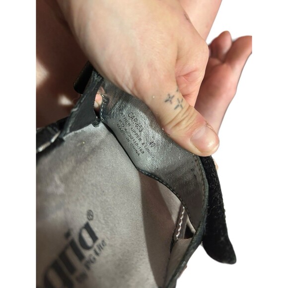 Alegria Carina Hip Black Thong Sandals Size EU 40 or US 9.5 Metal Detail - Picture 10 of 10